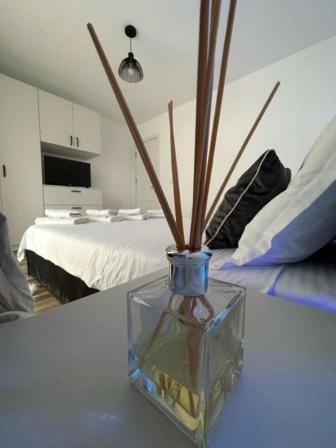 Escape Lounge Apartment Craiova Exterior photo